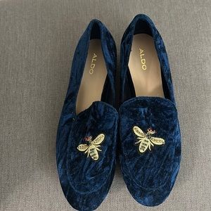 Aldo Calveny women’s navy velvet loafers 8.5
